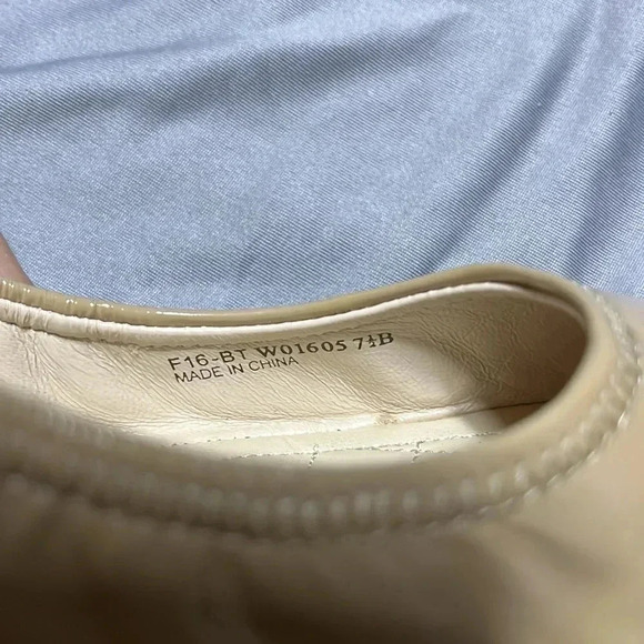 Cole Haan‎ Patent Leather Wedge 7.5 Heels Tan Naked Dressing Nude Neutral Office - Picture 6 of 9